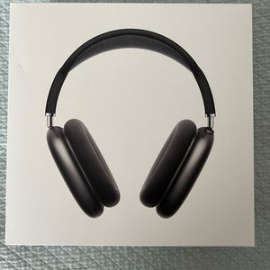 Apple AirPod Max in Space Gray